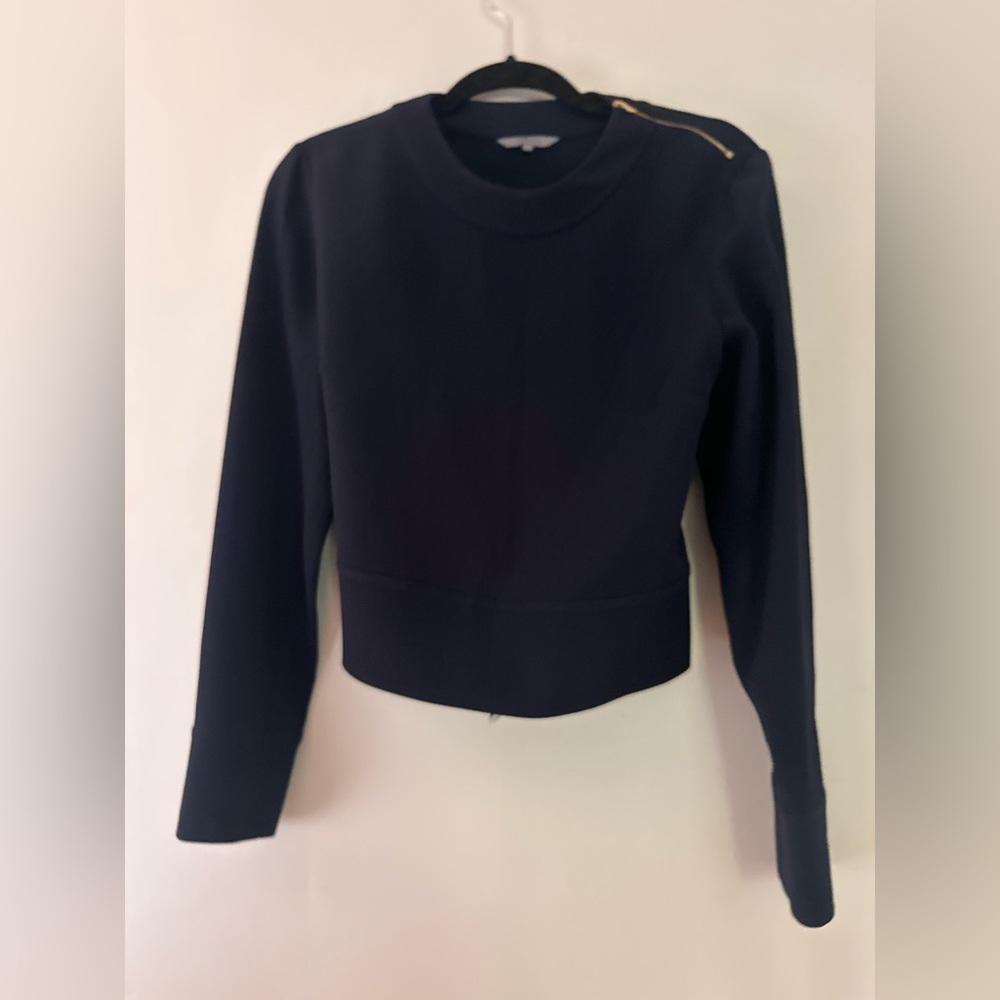 Maiyet navy top, w/ open back and abilty to change up style. Unique.